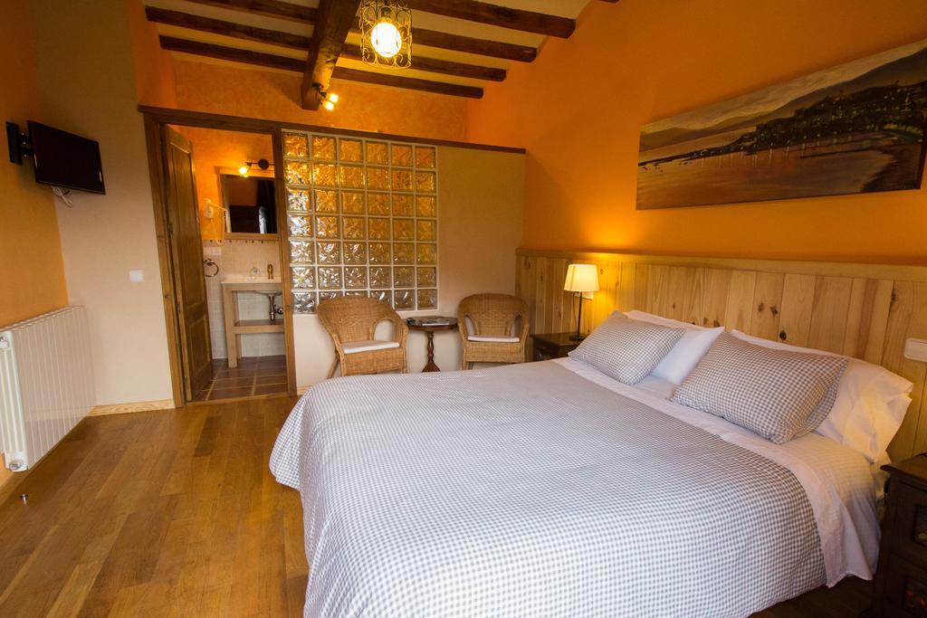 Gasthaus Casa Etxalde Camprodon Zimmer foto